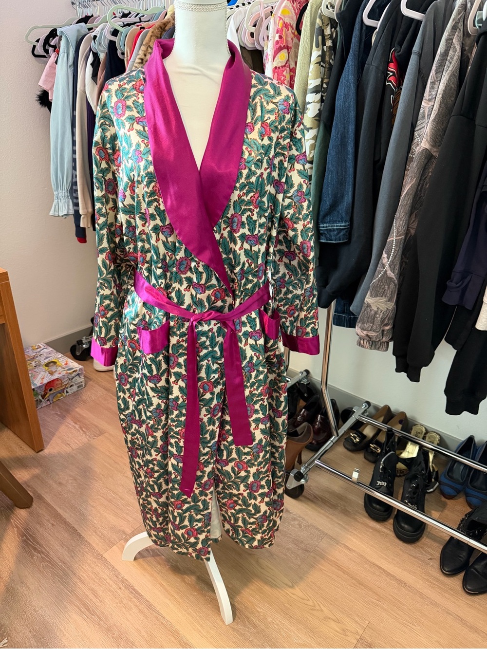 Floral Satin-Trim Robe in Fuchsia and Cream